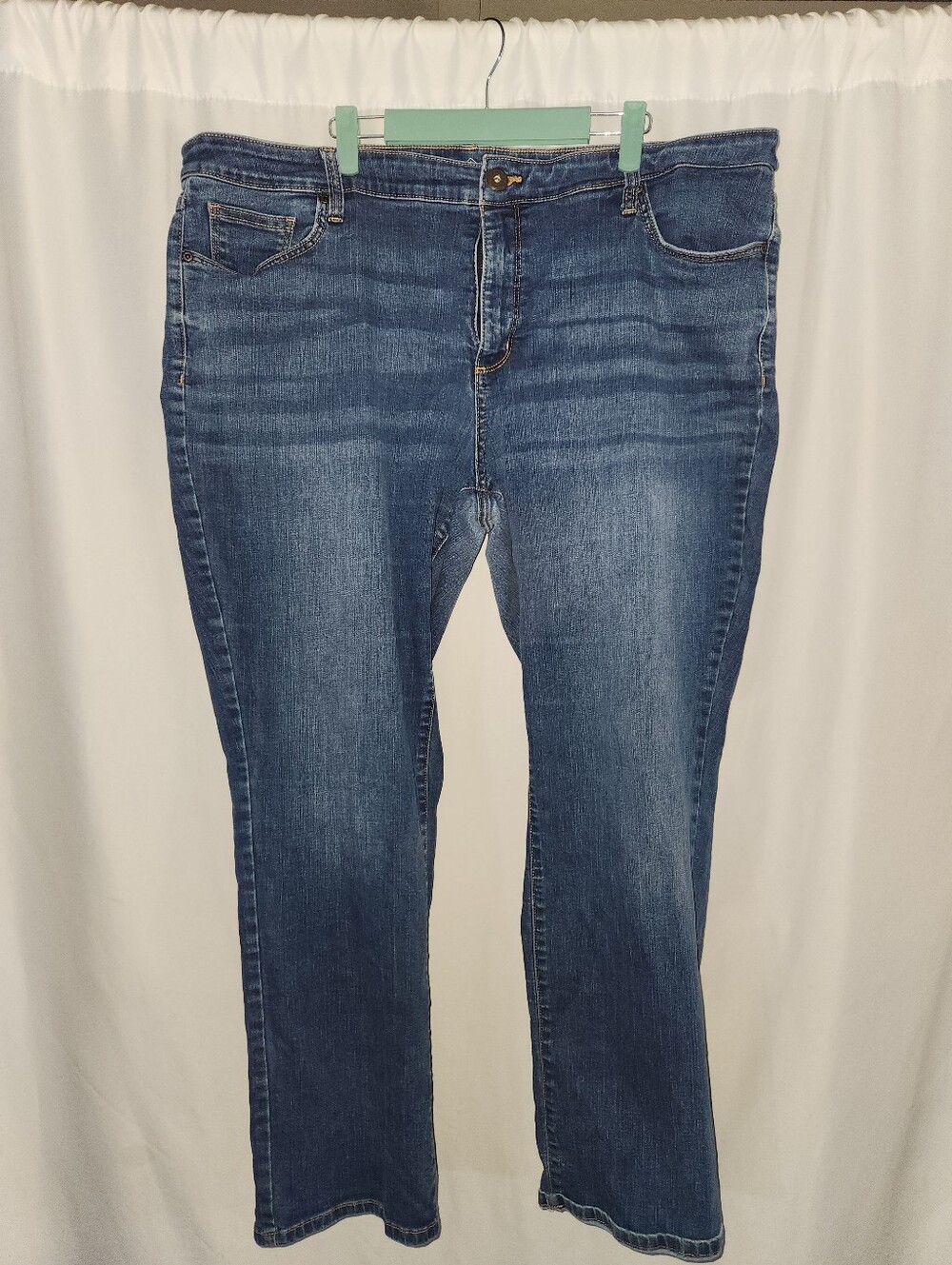 Classic Women's Blue Jeans #fashionable #timeless #chic #versatile #comfortable